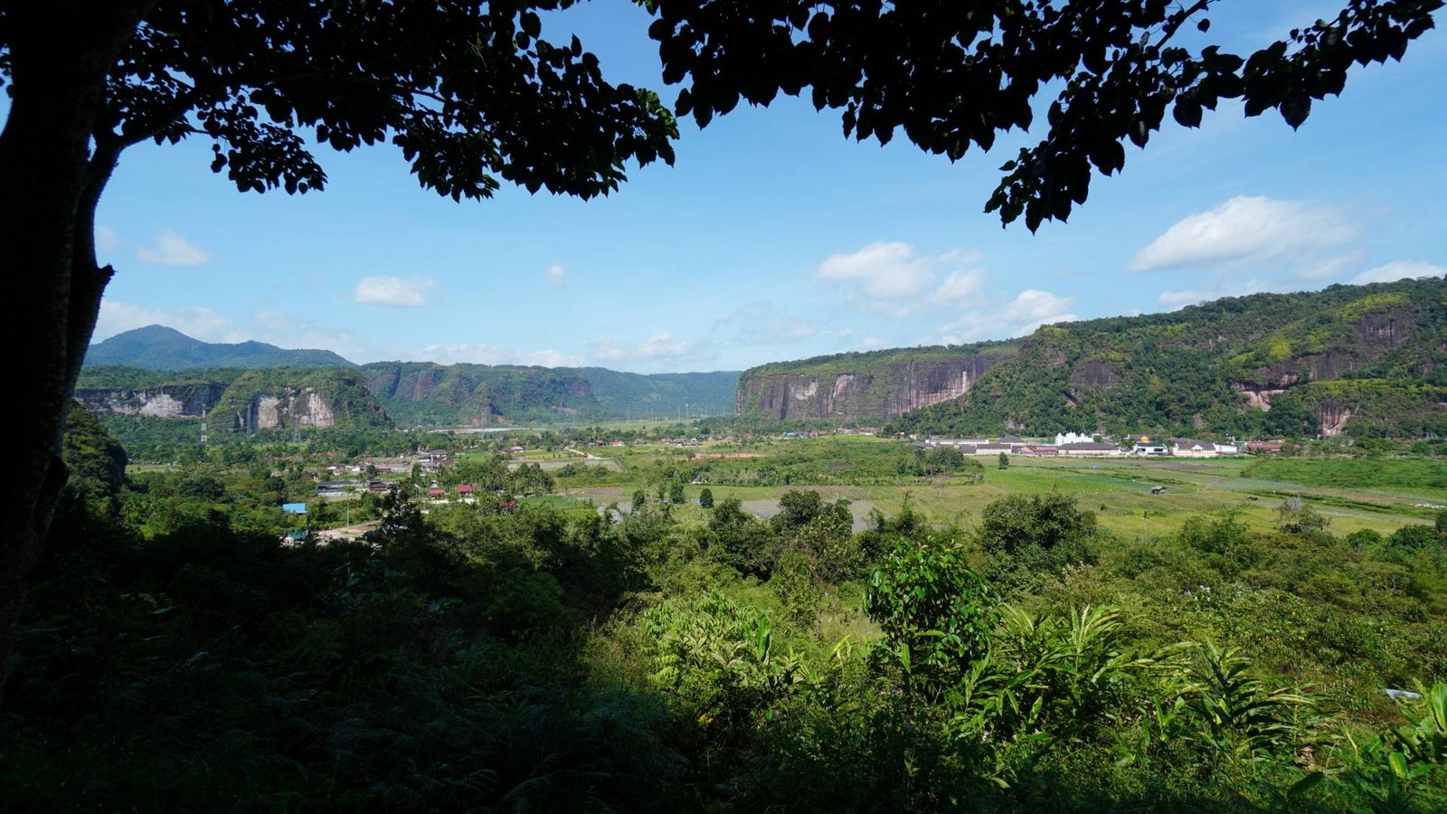 pesona keindahan lembah harau
